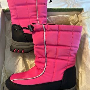 NWT Bass Kids Fuchsia Snowday Boots